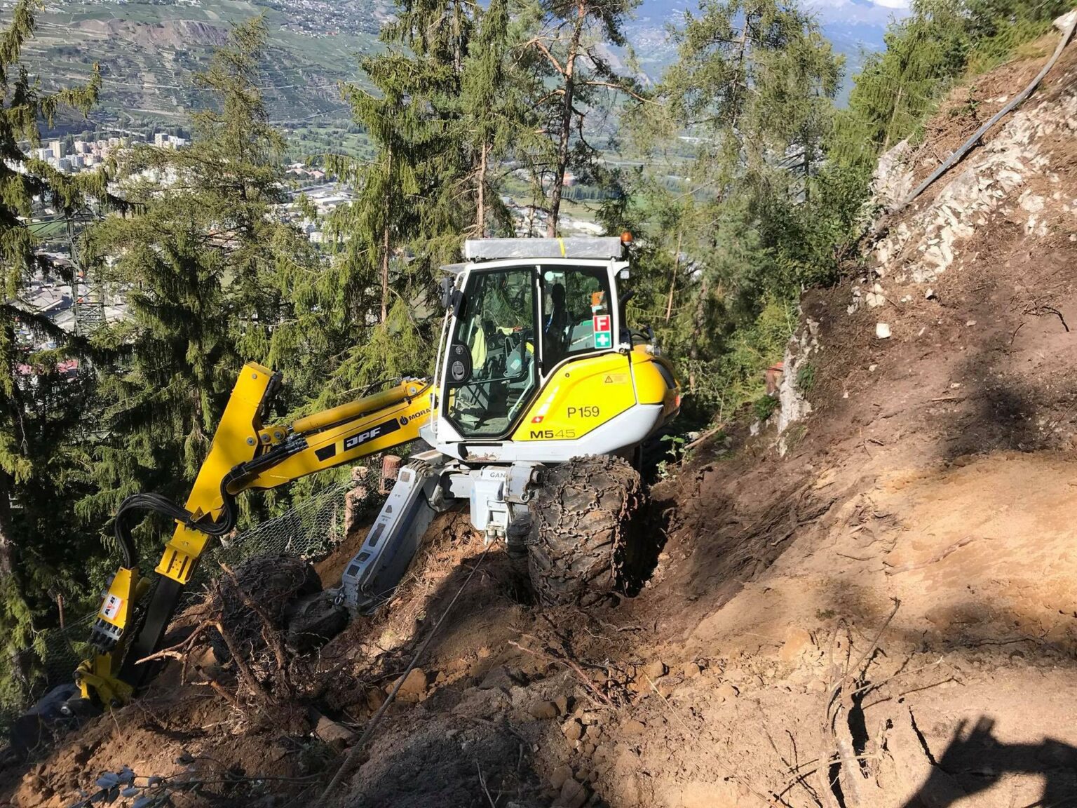 LCS The Cable Crane Company Mounted winch for spider excavator